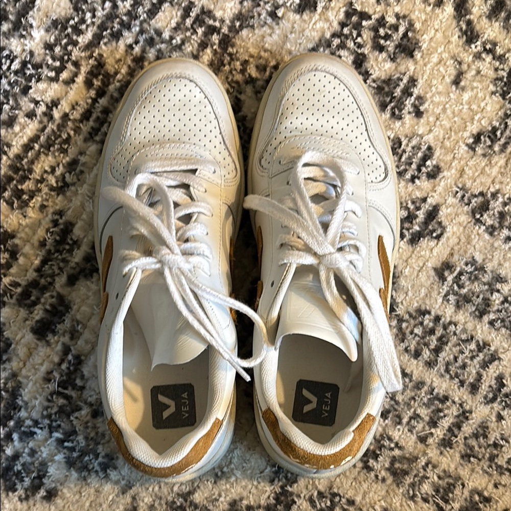 Veja White and Tan Women's Sneakers